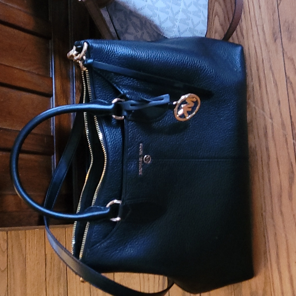 Michael kors medium purse